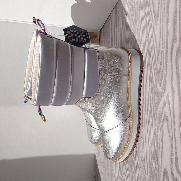 Toms Makenna silver metallic leather Winter Rain Boots size 8.5 - Picture 6 of 17